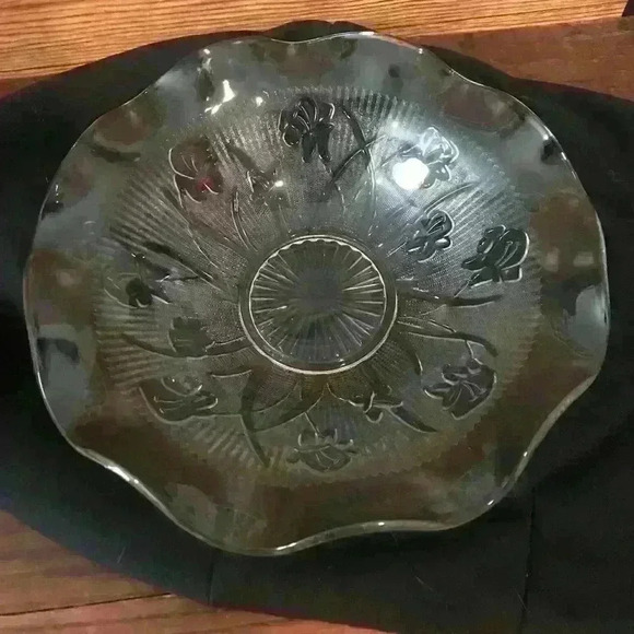 Vintage Iris Herringbone Serving Bowl - Picture 1 of 3